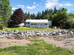 Picturesque Island Cottage 2 Bedroom Home by RedAwning