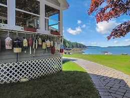 Picturesque Island Cottage 2 Bedroom Home by RedAwning