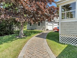 Picturesque Island Cottage 2 Bedroom Home by RedAwning