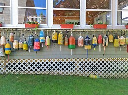 Picturesque Island Cottage 2 Bedroom Home by RedAwning