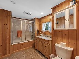 Picturesque Island Cottage 2 Bedroom Home by RedAwning