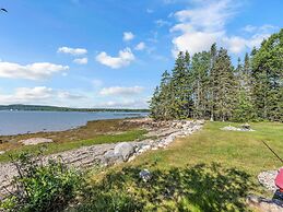 Picturesque Island Cottage 2 Bedroom Home by RedAwning