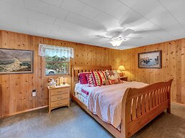 Picturesque Island Cottage 2 Bedroom Home by RedAwning