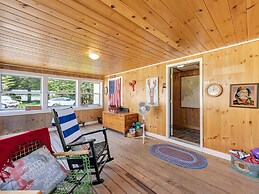 Picturesque Island Cottage 2 Bedroom Home by RedAwning