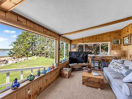 Picturesque Island Cottage 2 Bedroom Home by RedAwning