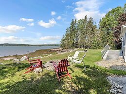 Picturesque Island Cottage 2 Bedroom Home by RedAwning