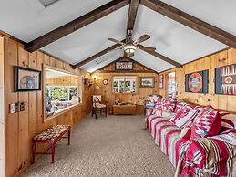 Picturesque Island Cottage 2 Bedroom Home by RedAwning