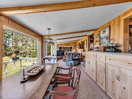 Picturesque Island Cottage 2 Bedroom Home by RedAwning