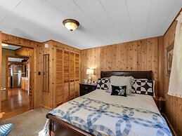 Picturesque Island Cottage 2 Bedroom Home by RedAwning