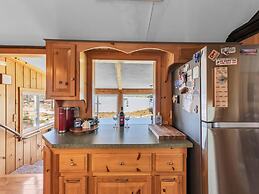 Picturesque Island Cottage 2 Bedroom Home by RedAwning