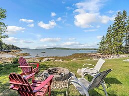 Picturesque Island Cottage 2 Bedroom Home by RedAwning