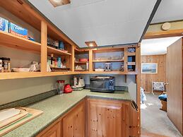 Picturesque Island Cottage 2 Bedroom Home by RedAwning