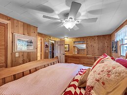 Picturesque Island Cottage 2 Bedroom Home by RedAwning