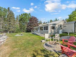 Picturesque Island Cottage 2 Bedroom Home by RedAwning