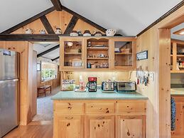 Picturesque Island Cottage 2 Bedroom Home by RedAwning