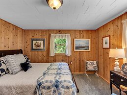 Picturesque Island Cottage 2 Bedroom Home by RedAwning