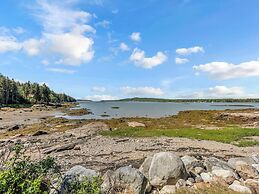 Picturesque Island Cottage 2 Bedroom Home by RedAwning