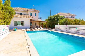 Villa Aristotle in Peyia