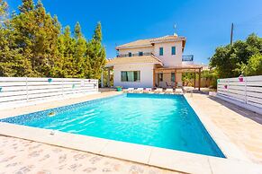 Villa Aristotle in Peyia