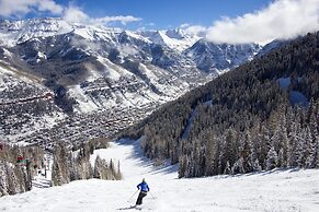 Stylish Convenience! Short Walk To Lifts, Gondola, Main St. @ Fall Lin