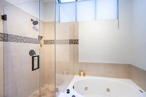 Mountain Village Panoramic Views, Hot Tub, Fireplace 3 Bedroom Townhou