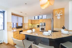 Mountain Village Panoramic Views, Hot Tub, Fireplace 3 Bedroom Townhou