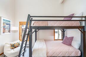 Mountain Village Panoramic Views, Hot Tub, Fireplace 3 Bedroom Townhou