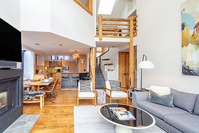 Mountain Village Panoramic Views, Hot Tub, Fireplace 3 Bedroom Townhou