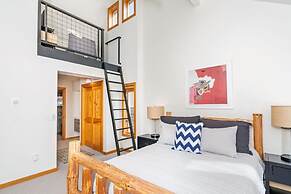 Mountain Village Panoramic Views, Hot Tub, Fireplace 3 Bedroom Townhou