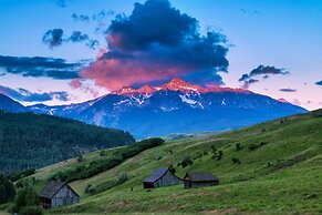 Mountain Village Panoramic Views, Hot Tub, Fireplace 3 Bedroom Townhou