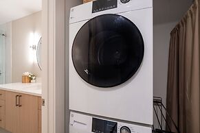 Remodel For 2022! Ski In/ski Out + Parking 3 Bedroom Condo by RedAwnin