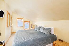 Lodge Life! Walk Or Shuttle To Lifts + Fireplace, Hot Tub 2 Bedroom Co