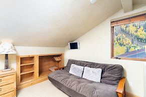 Lodge Life! Walk Or Shuttle To Lifts + Fireplace, Hot Tub 2 Bedroom Co