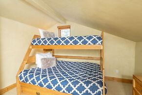 Lodge Life! Walk Or Shuttle To Lifts + Fireplace, Hot Tub 2 Bedroom Co