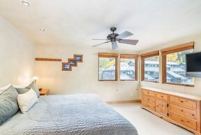 Lodge Life! Walk Or Shuttle To Lifts + Fireplace, Hot Tub 2 Bedroom Co
