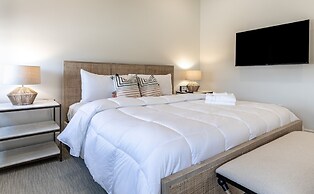 Villa #27 At Bloomington Country Club 4 Bedroom Townhouse by RedAwning