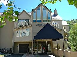 Chic, Modern Walk Anywhere @ Viking Lodge 206 1 Bedroom Condo by RedAw