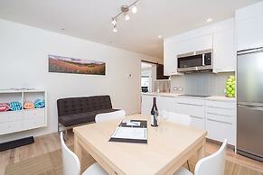 Chic, Modern Walk Anywhere @ Viking Lodge 206 1 Bedroom Condo by RedAw