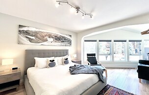 Chic, Modern Walk Anywhere @ Viking Lodge 206 1 Bedroom Condo by RedAw