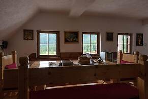 Captivating 3-bed House in Zabljak, Zminica