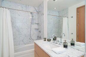 Luxury Townhome On Depot. 3 Mins Walk To Main St/gondola. Heated Garag