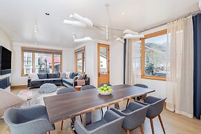 Luxury Townhome On Depot. 3 Mins Walk To Main St/gondola. Heated Garag