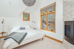 Luxury Townhome On Depot. 3 Mins Walk To Main St/gondola. Heated Garag