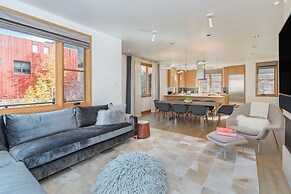 Luxury Townhome On Depot. 3 Mins Walk To Main St/gondola. Heated Garag