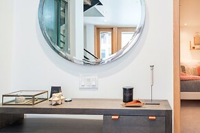 Luxury Townhome On Depot. 3 Mins Walk To Main St/gondola. Heated Garag