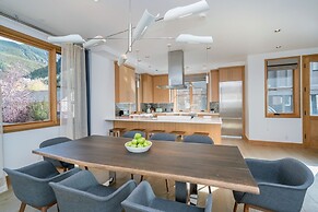 Luxury Townhome On Depot. 3 Mins Walk To Main St/gondola. Heated Garag