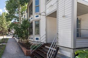 Style & Location! Steps To Gondola, Main Street, River 1 Bedroom Condo