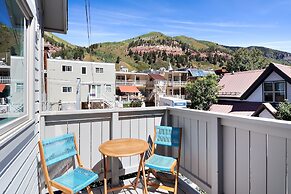 Style & Location! Steps To Gondola, Main Street, River 1 Bedroom Condo