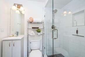 Style & Location! Steps To Gondola, Main Street, River 1 Bedroom Condo