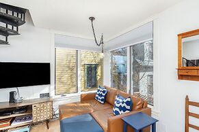 Style & Location! Steps To Gondola, Main Street, River 1 Bedroom Condo